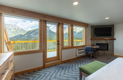 Banff Hotel | Hotel Canoe and Suites