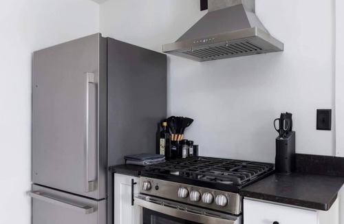 Lakewood Apartment | Hotel Quality/Walkable/Parking/Office #2