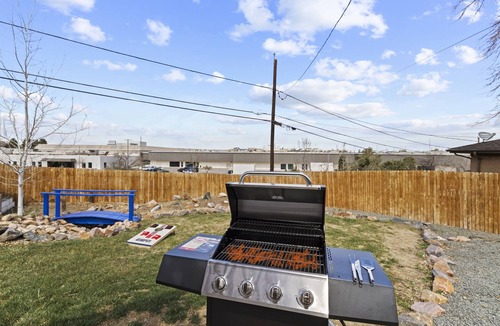 Welby House | Hottub PS5 Arcade PoolTable Theater 420Friendly