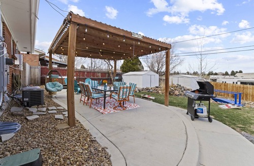 Welby House | Hottub PS5 Arcade PoolTable Theater 420Friendly