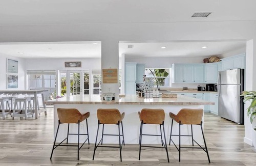 Grandview Heights House | House in Historic community of West Palm Beach w complimentary Pool Heating
