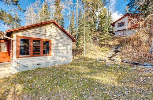Harvie Heights Cabin | Huckleberry Lodge Mountain Getaway Near Banff!