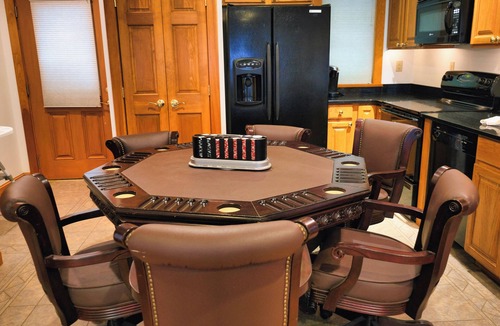 Lincoln House | Huge 7BR Mountain Lodge | Hot Tub, Fire Pit & Golf, Sleeps 16
