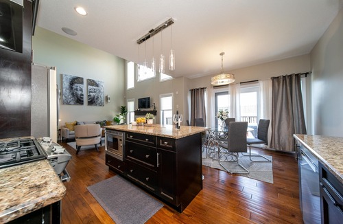 Southeast Edmonton House | ★HUGE Luxury Home ★ Patio ★ Games Room ★ WiFi!