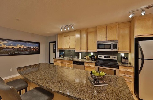 Downtown Edmonton Apartment | Ice District 2 Kings Underground Park Patio