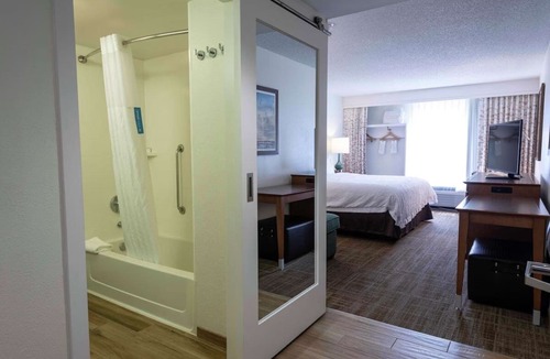 Boca Raton Hotel | Ideal Guestroom for Short Stays–Conveniently Located Near Boca Attractions