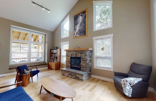 Brackendale House | Idyllic Brackendale Family Home w/ Hot Tub