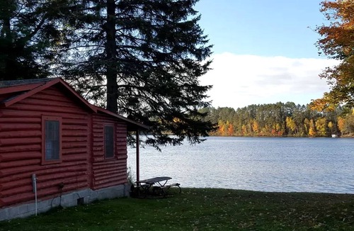 Tomahawk House | Idyllic Log Cabin Steps from Somo Lake near Tomahawk, Wisconsin