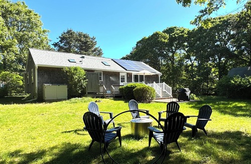 North Eastham House | Immaculate Cape Cod Home. Bay beaches 0.9mi, National Seashore 1.9mi.