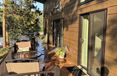 Keystone House | In the center of all the Black Hills has to offer, The Elkhorn Cabin with a Hot Tub