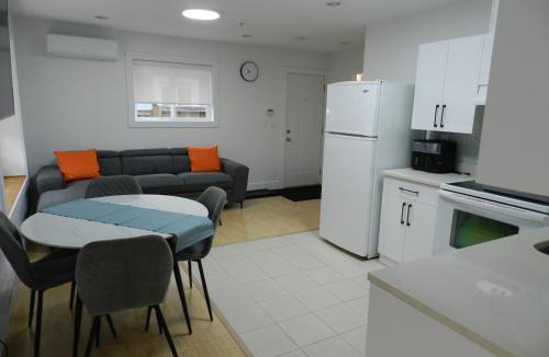 Renfrew-Collingwood House | Independent 1 BDRM laneway home near MAJOR INTERNATIONAL SPORTING EVENT FAN FESTIVAL SITE metro free parking