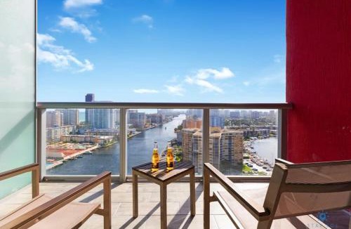 Hallandale Beach House | Infinity View - Balcony - Pool - Gym - Near Beach