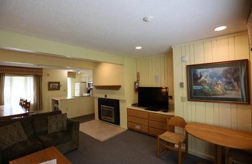 Waterville Valley House | Inns of Waterville Valley 201 Two Bedroom Unit at Inns of Waterville Valley