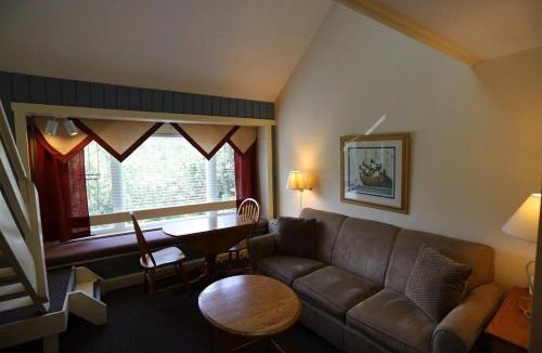 Waterville Valley House | Inns of Waterville Valley 405 Loft Unit at Inns of WV
