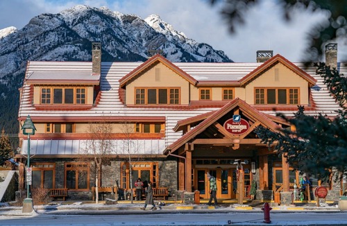 Banff Apartment | Inviting 2 Queen Room w/Balcony | Sauna & Hot Tub