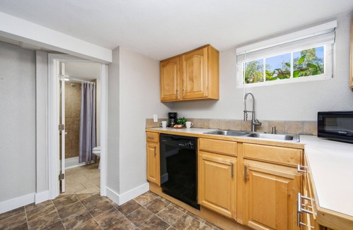 Greeley Apartment | Inviting Bungalow Next to Unc - Free Cruiser Bikes!