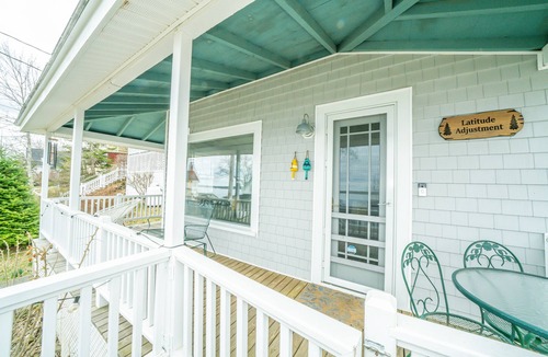 Northport House | Isle View Cottage with access to the private beach