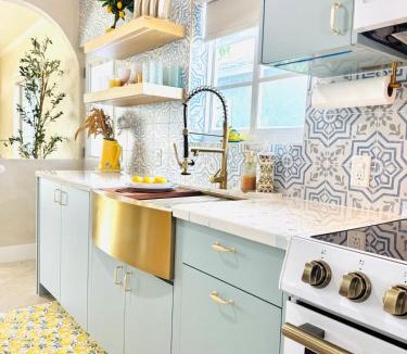 Mango Groves House | Italian Amalfi Cottage - Walk to the beach - Hot Tub