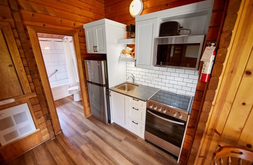 Jasper Hotel | Jasper House Bungalows