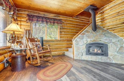Jemez Springs House | Jemez Springs Cabin w/Stunning Mtn Views!