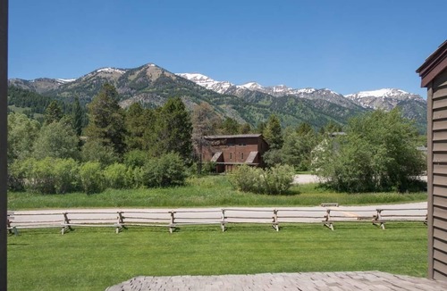 Teton Pines Condo | JHRL - Aspens Primrose 1712 a cozy condo located in The Aspens