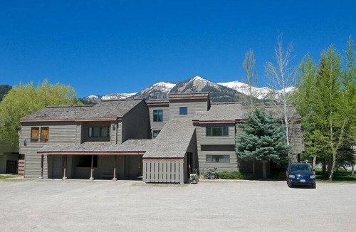 Teton Pines Condo | JHRL - Aspens Primrose 1712 a cozy condo located in The Aspens