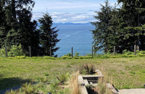 Juan de Fuca Electoral Area House | Jordan river kelp bed beach house