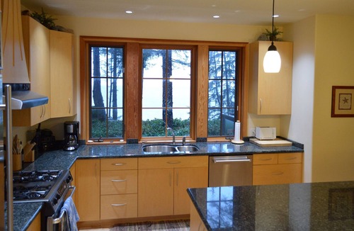 Juan de Fuca Electoral Area House | Juan de Fuca Beach House