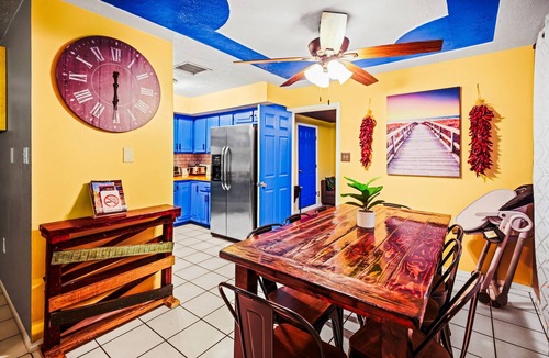 Barelas House | JungleGym! Arcade! Games! Fire Pit! 1Block to Zoo!