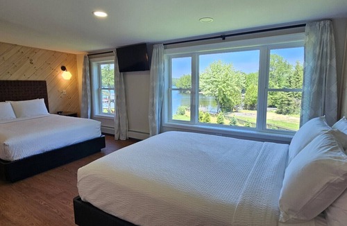 Greenville Junction Hotel | Juniper Motel-Deluxe Double Queen*RM7*Pet Friendly*Lake Access