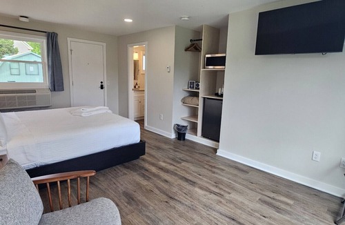 Greenville Junction Hotel | Juniper Motel-King Studio*RM2*Pet Friendly*Lakefront*ATV Access