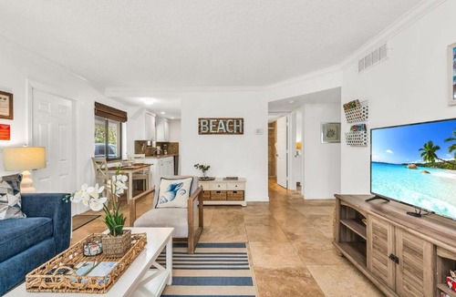 Juno Beach Apartment | Juno Beach Seaside Escape I Steps from the Ocean!