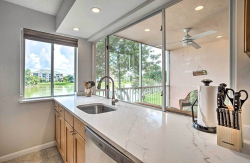 Jupiter Condo | Jupiter Bay Condo w/Pool < Half Mile to Beach!