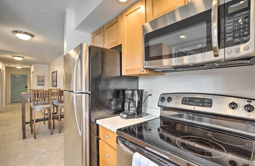 Jupiter Apartment | Jupiter Bay Condo w/Pool < Half Mile to Beach!