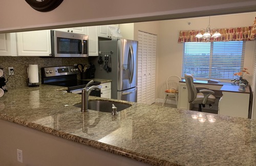 Jupiter Condo | Jupiter Bay Garden View Easy Walk to Carlin Park Beach, Shops, Restaurants& Fun