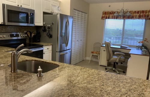 Jupiter Condo | Jupiter Bay Garden View Easy Walk to Carlin Park Beach, Shops, Restaurants& Fun