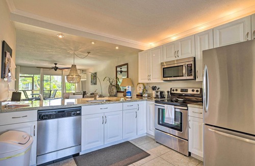 Sea Palms Apartment | Jupiter Condo w/Pool Access, Walk to Beach!