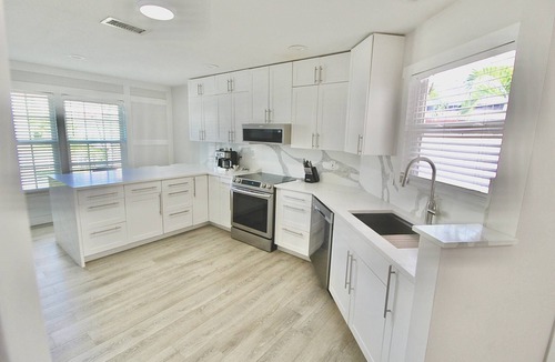 Jupiter House | Jupiter Sunshine 3 BR Home w/Pool in the heart of Jupiter!