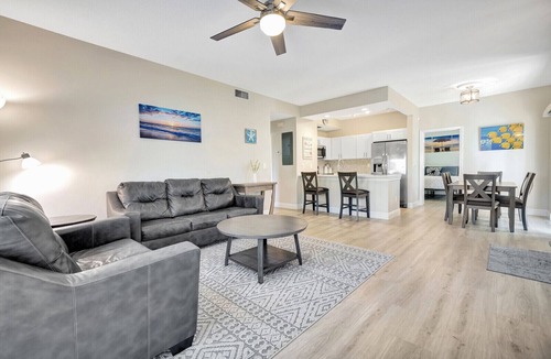 Bella Vista Condo | JupRent's Beachy Keen - Beach - Pool-Golf-Fishing-Biking steps away - 2Bed/2Bath
