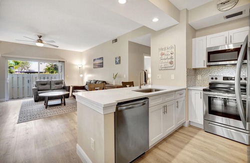 Bella Vista Condo | JupRent's Beachy Keen - Beach - Pool-Golf-Fishing-Biking steps away - 2Bed/2Bath