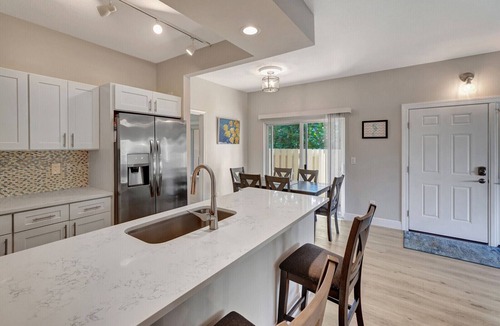 Bella Vista Condo | JupRent's Beachy Keen - Beach - Pool-Golf-Fishing-Biking steps away - 2Bed/2Bath