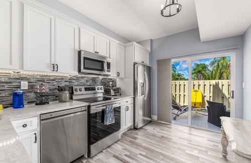 Bella Vista Condo | JupRent's Bella Paradise - Prime Location -Beach Ocean Golf Fishing - 2Bed/2Bath