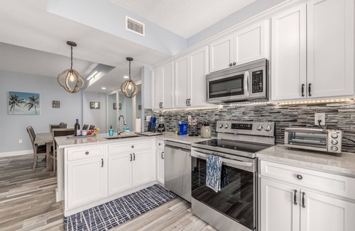 Bella Vista Condo | JupRent's Bella Paradise - Prime Location -Beach Ocean Golf Fishing - 2Bed/2Bath