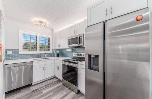 Bella Vista Condo | JupRent's Ocean Walk Paradise - Close to all- 6 min walk to beach - 3Bed/3Bath -