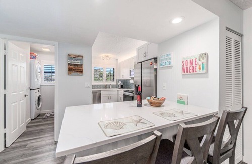 Bella Vista Condo | JupRent's Ocean Walk Paradise - Close to all- 6 min walk to beach - 3Bed/3Bath -