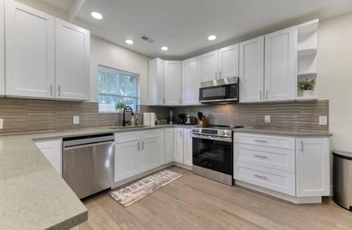 Barnum House | Just remodeled 3bed, 2.5 bath house in pleasant Denver with WiFi, AC
