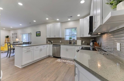 Barnum House | Just remodeled 3bed, 2.5 bath house in pleasant Denver with WiFi, AC