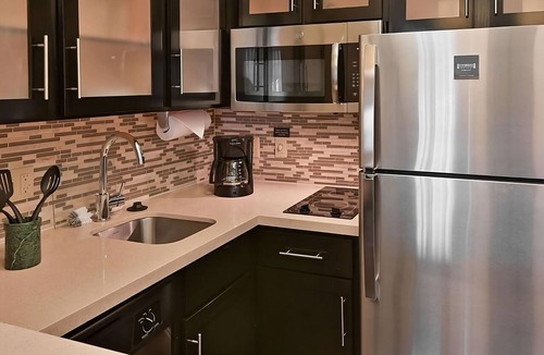 Plantation Apartment | Just What You Were Looking For! FREE Breakfast, Pets Allowed, Near Jacaranda Gol