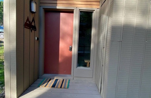 Lincoln Condo | Kanc Kabin: Charming 3-bedroom condo with WiFi, AC