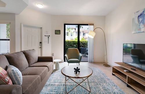 Davie Apartment | Kasa | Sunny and Spacious 2BD Near Miami | Fort Lauderdale